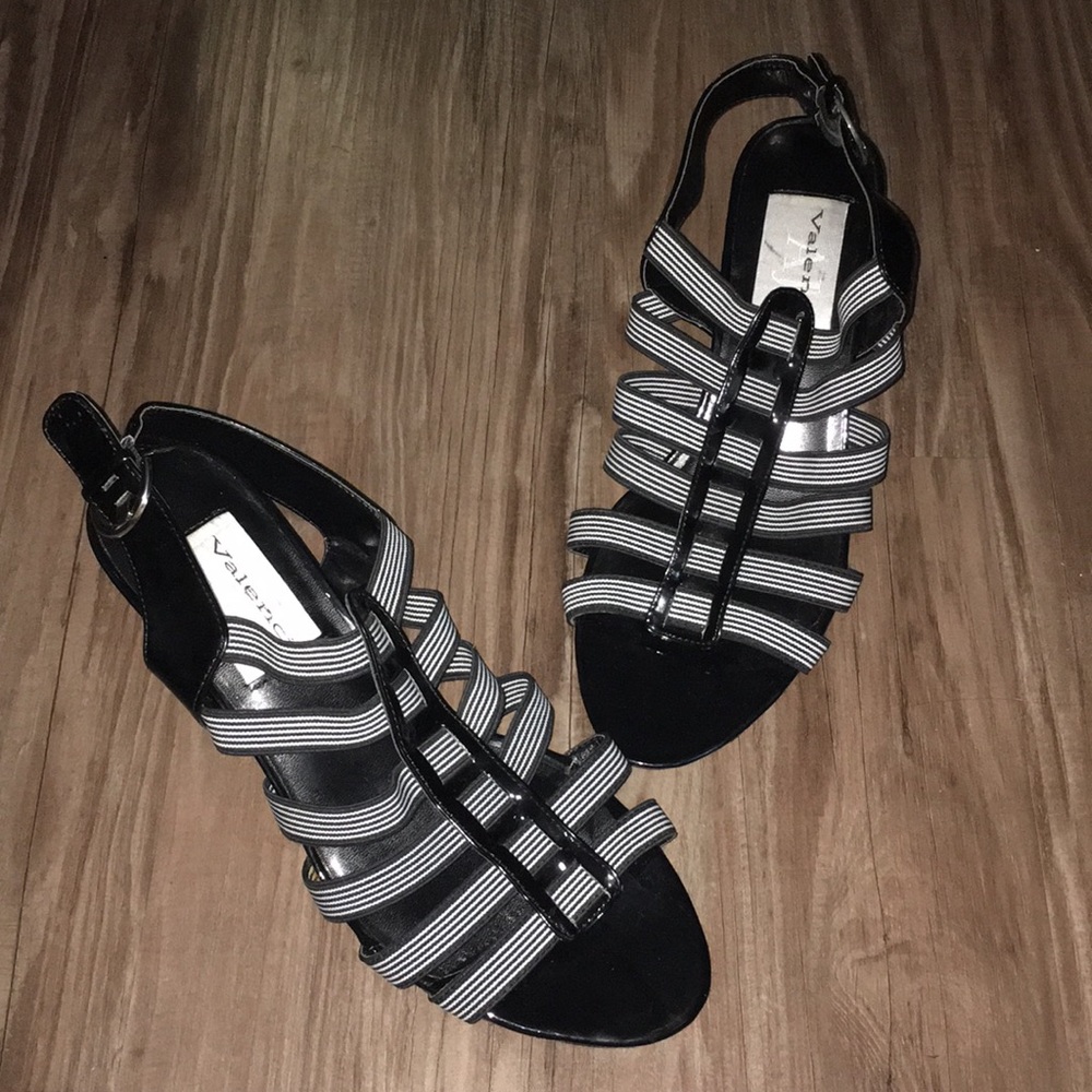 NEW black and white stretchy sandals